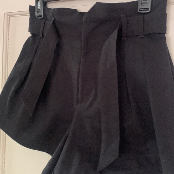 H&M stretch belted shorts - Picture 3 of 4